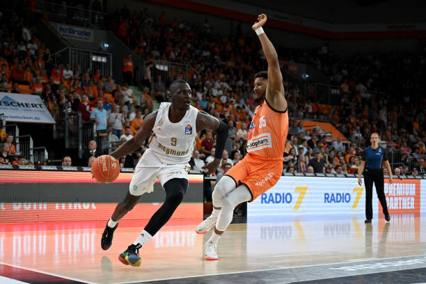 现代足球中 现代足球中