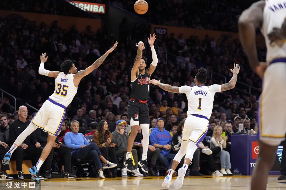 典的网球传 典的网球传